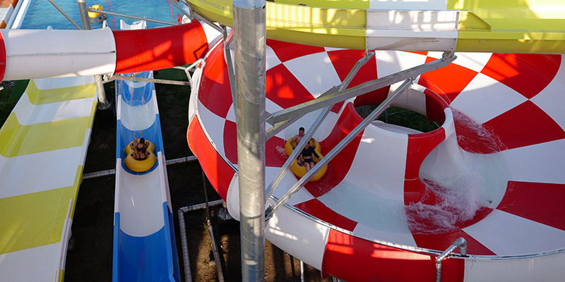 Toboggan spatial pour parcs aquatiques