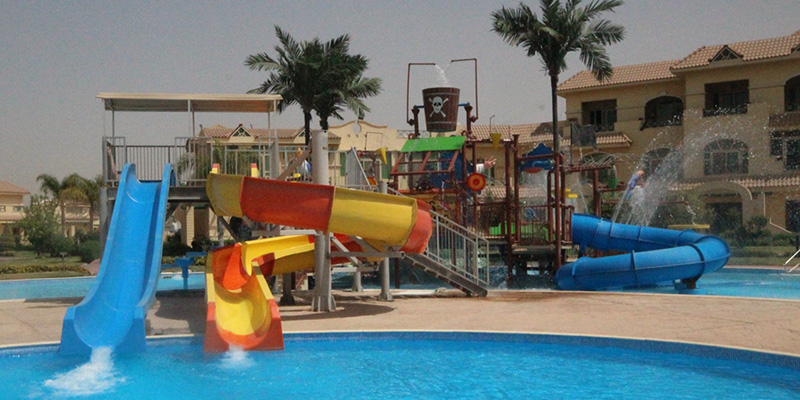 Mini toboggan aquatique coloré pour enfants