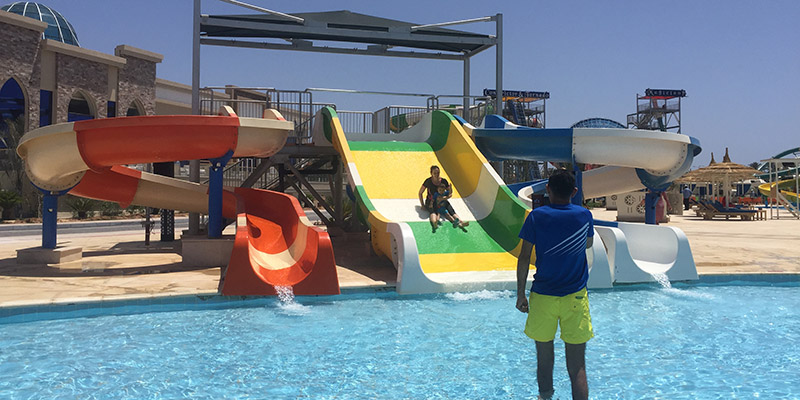 Mini toboggan aquatique coloré pour enfants