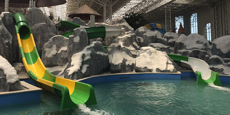 Mini toboggan aquatique coloré pour enfants