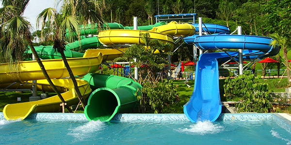 Toboggan aquatique à grande vitesse pour parcs aquatiques