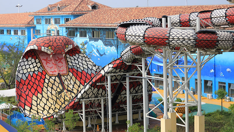 Toboggan aquatique géant King Cobra