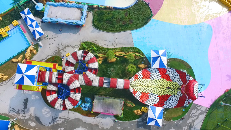Toboggan aquatique géant King Cobra