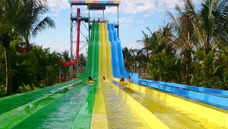 Toboggans aquatiques de course