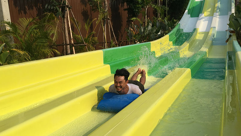 Toboggans aquatiques de course