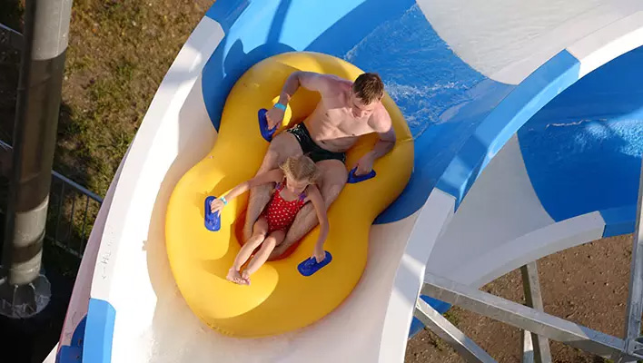 Toboggan géant en forme de bol pour hôtels ou complexes hôteliers