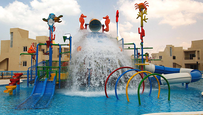 Tour de jeux d'eau interactive à plusieurs niveaux pour piscines d'hôtel